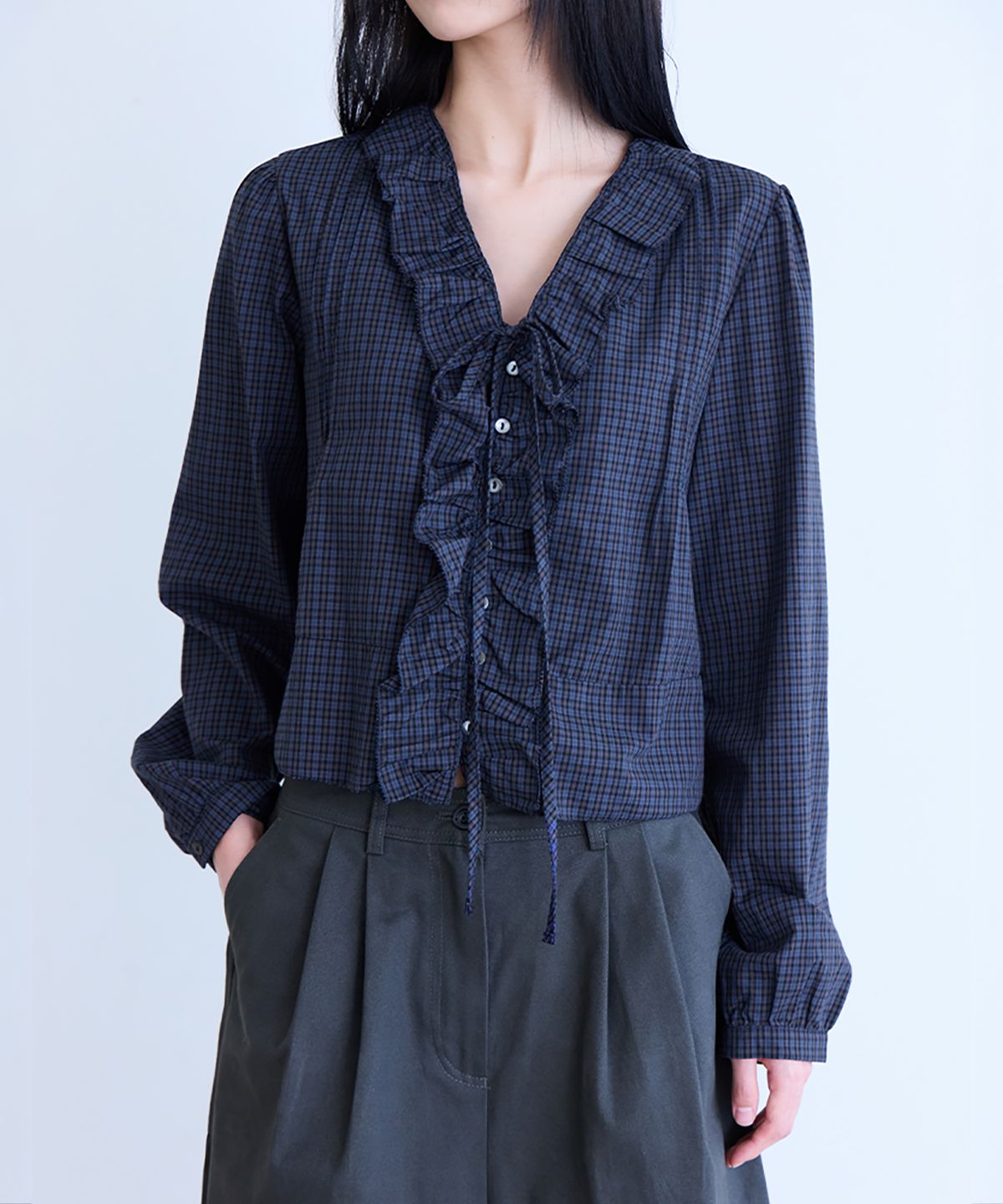 런던다다(LONDONDADA) Ruffle Tie Crop Blouse, NAVY