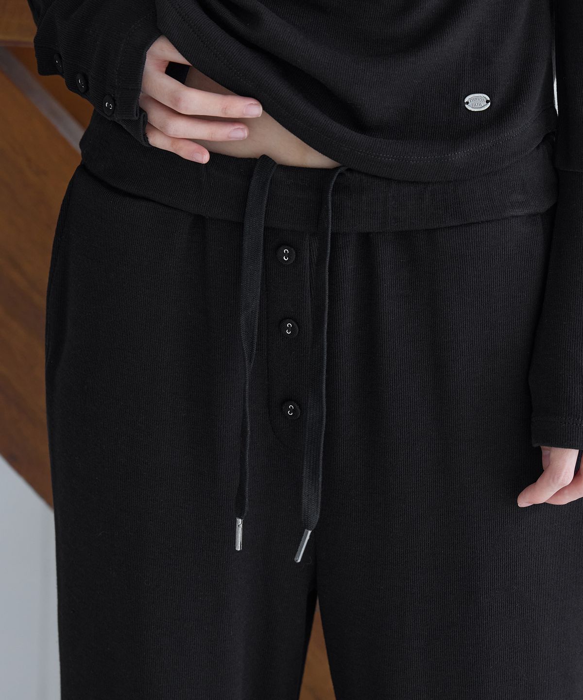 런던다다(LONDONDADA) [SET-UP] Relaxed Wide Banding Pants,  CHARCOAL