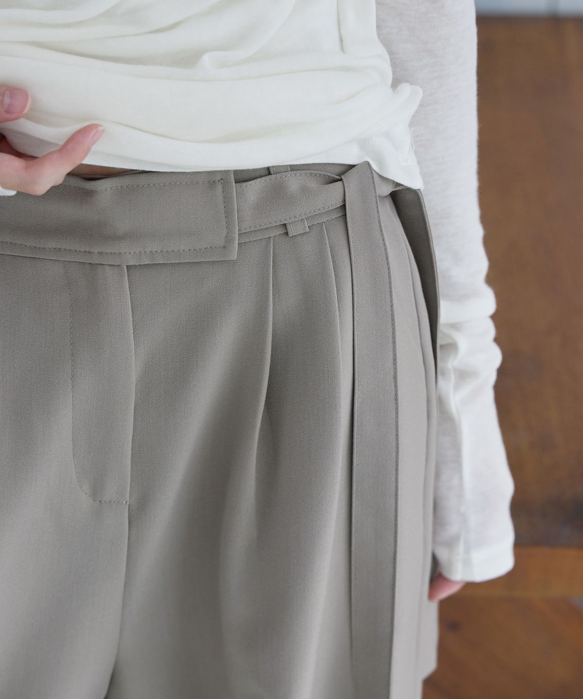 런던다다(LONDONDADA) Side Button Slit Banding Slacks, BLACK