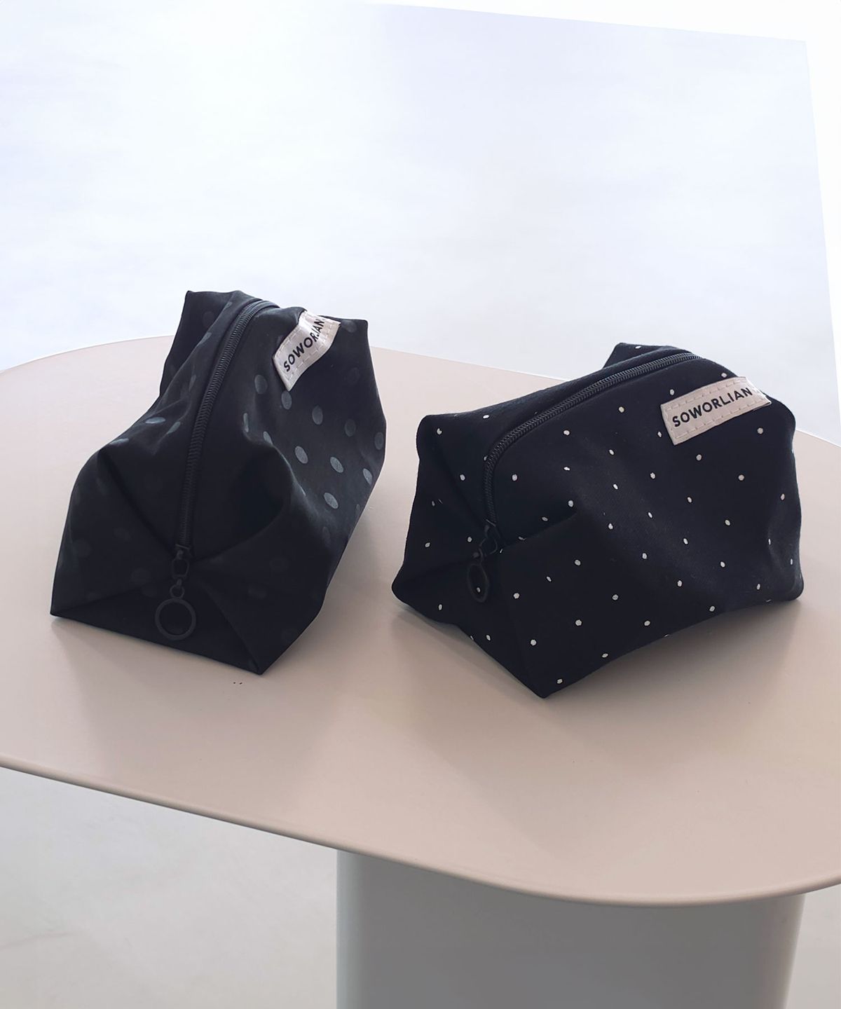 소월리안(SOWORLIAN) Cloud Pouch_Shadow Dot/Milky Dot Black