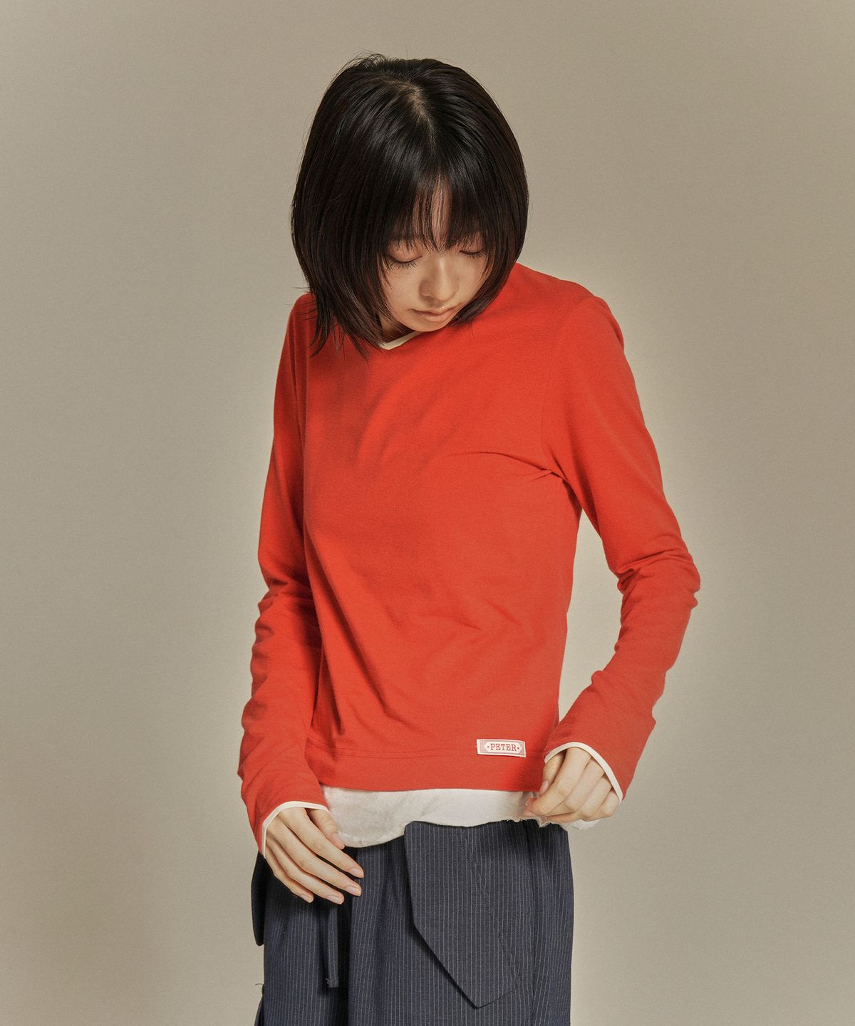 마이네임이즈피터(MYNAMEISPETER) (W) TIPPED V-NECK LONG SLEEVE T-SHIRT - RED