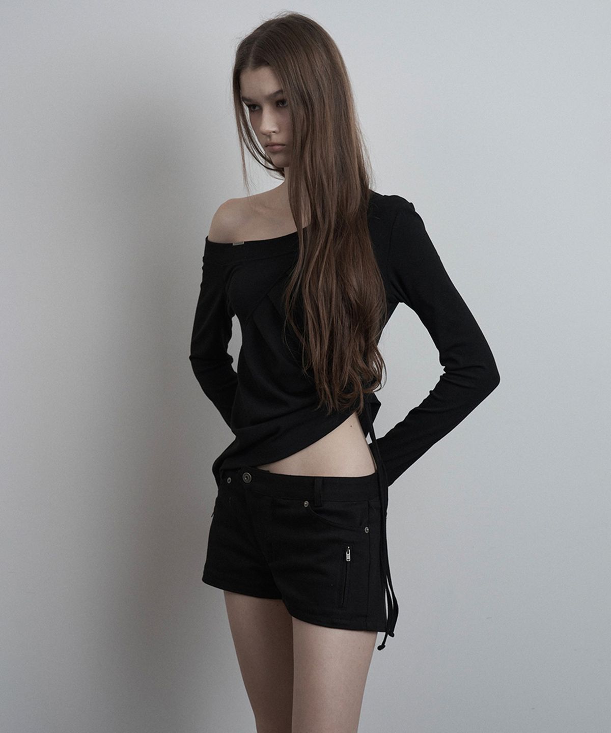 이네기(INEGI) Overlay Waist Zip Shorts (black)