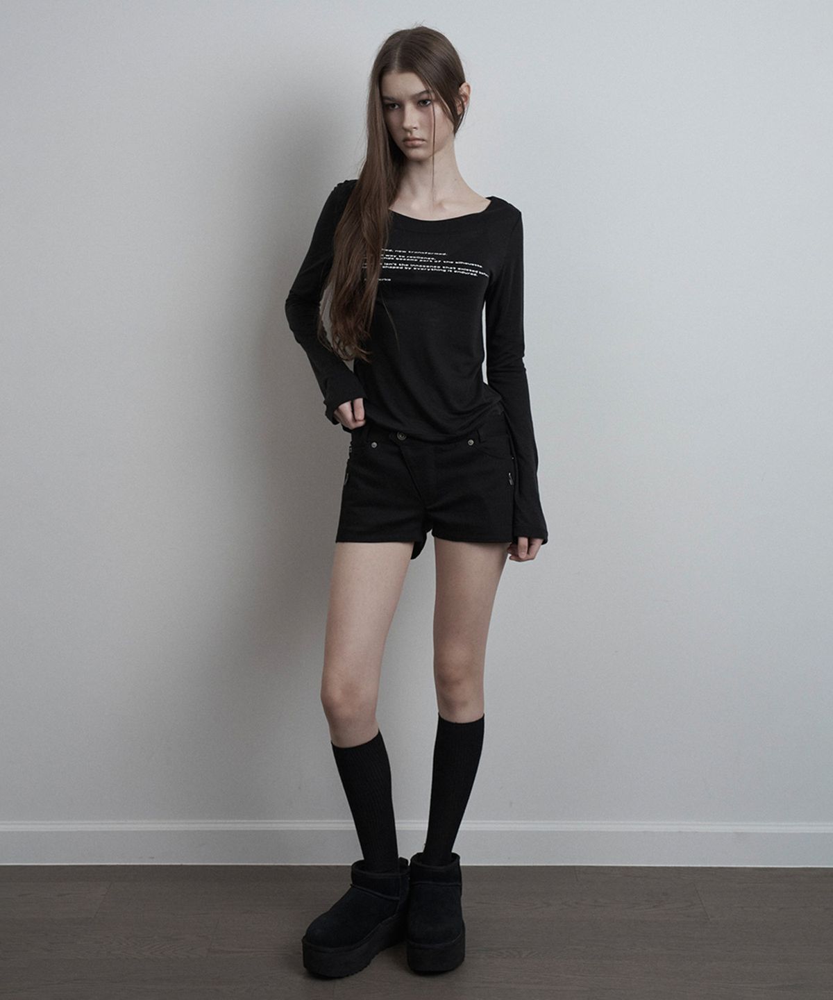 이네기(INEGI) Signature Slogan Long Sleeve (black)
