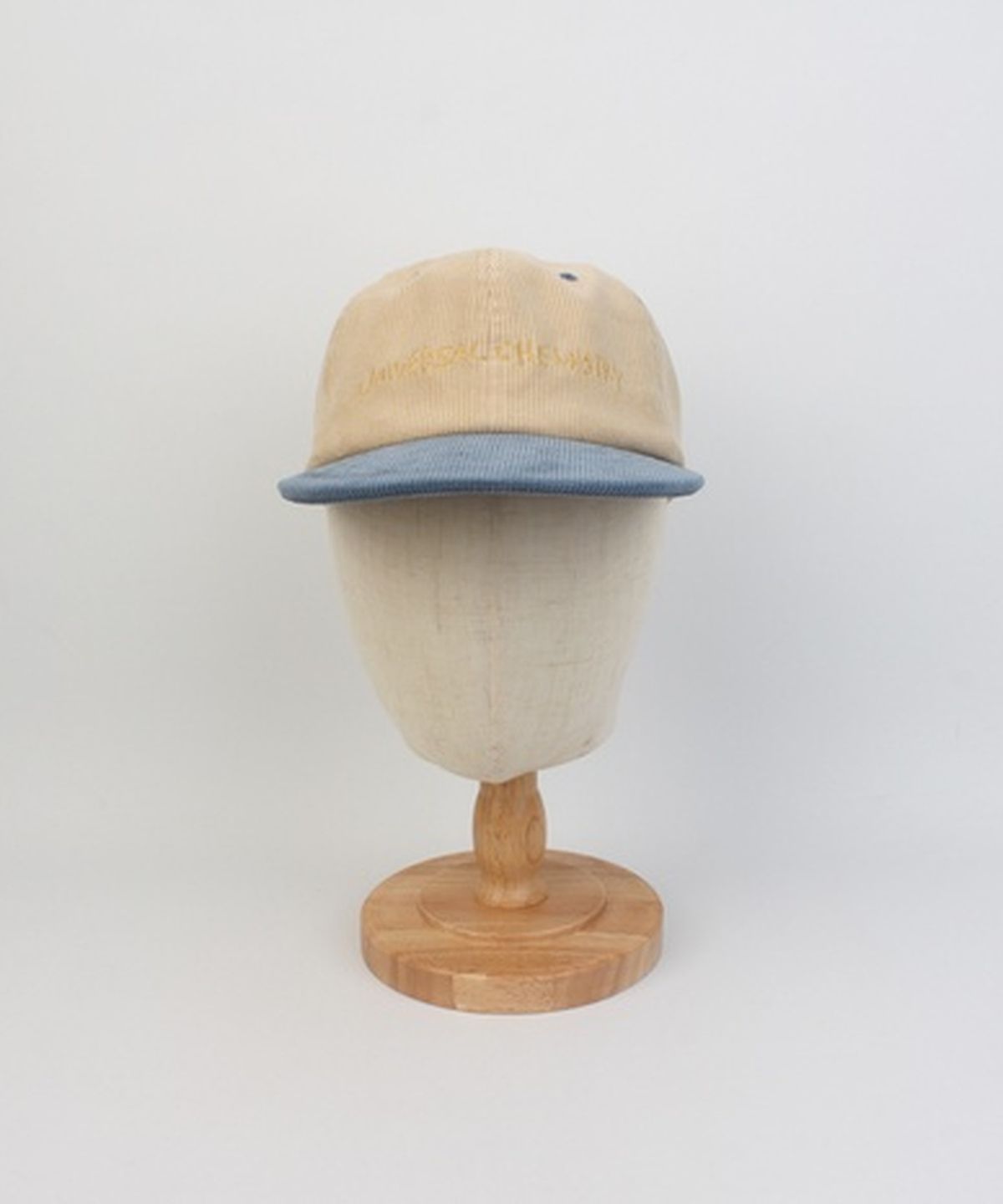 유니버셜 케미스트리(UNIVERSAL CHEMISTRY) Corduroy Logo Beige Strapback Cap