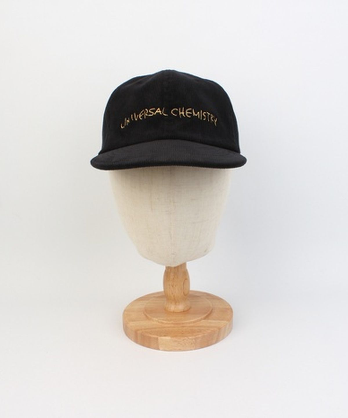 유니버셜 케미스트리(UNIVERSAL CHEMISTRY) Corduroy Logo Black Strapback Cap