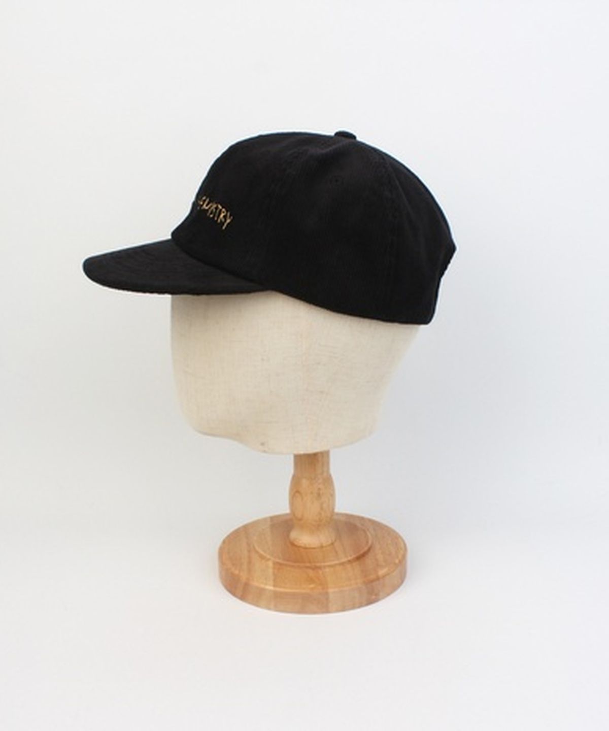 유니버셜 케미스트리(UNIVERSAL CHEMISTRY) Corduroy Logo Black Strapback Cap