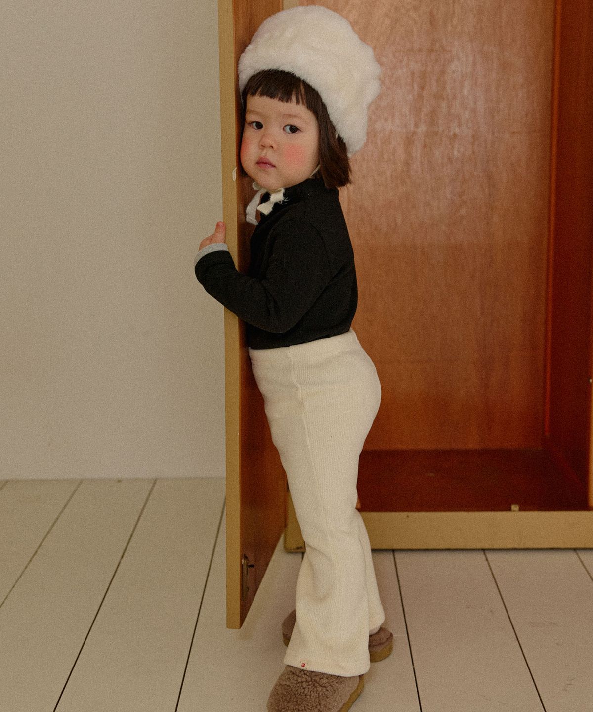 아보(AVO) WARM BOOTCUT PANTS_IVORY