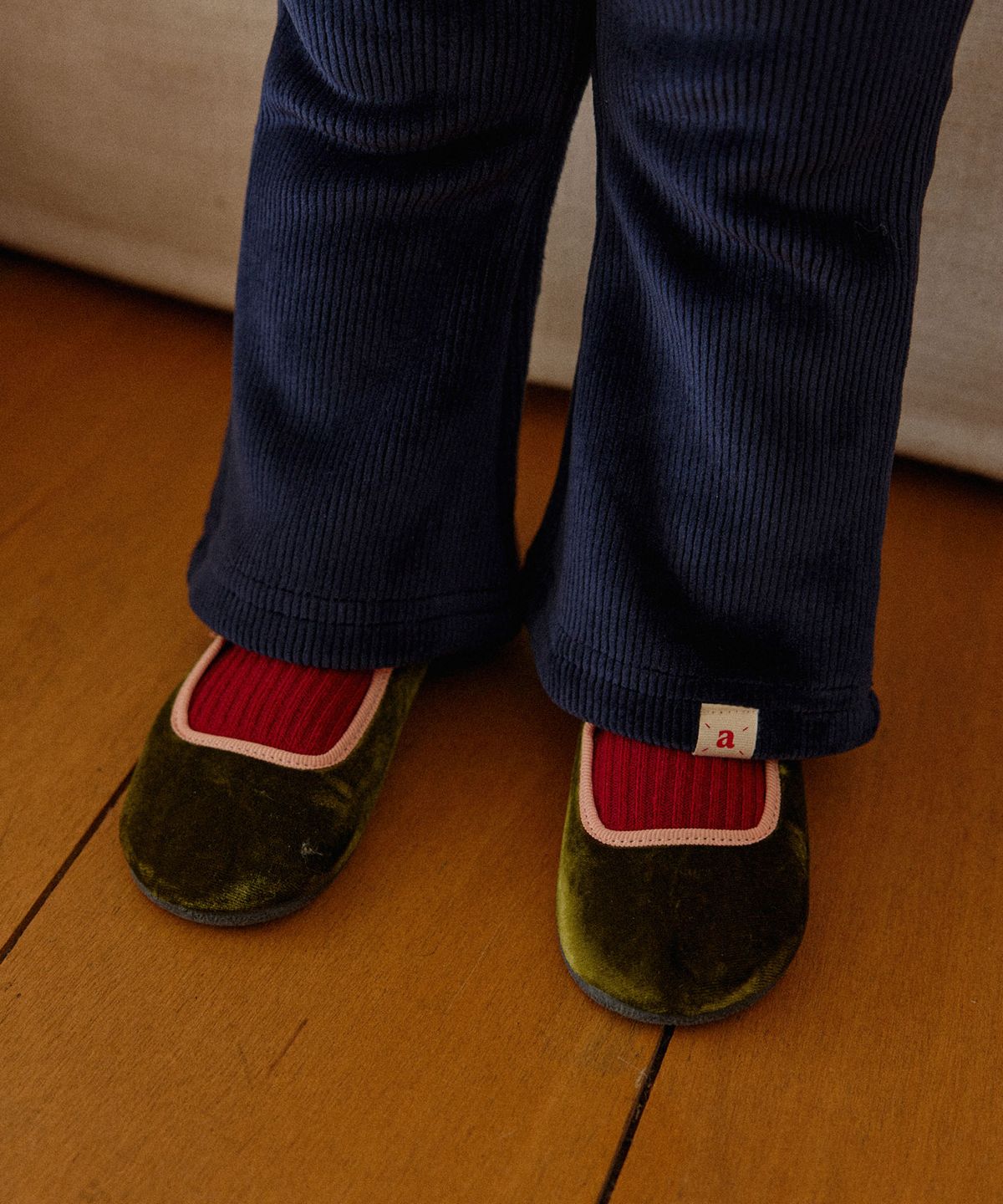 아보(AVO) WARM BOOTCUT PANTS_NAVY