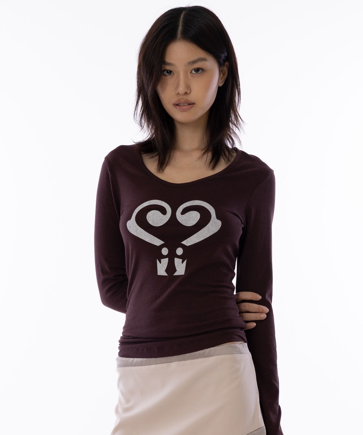 라이라이(LYELYE) QM Heart Longsleeve Tee [Dark Brown]