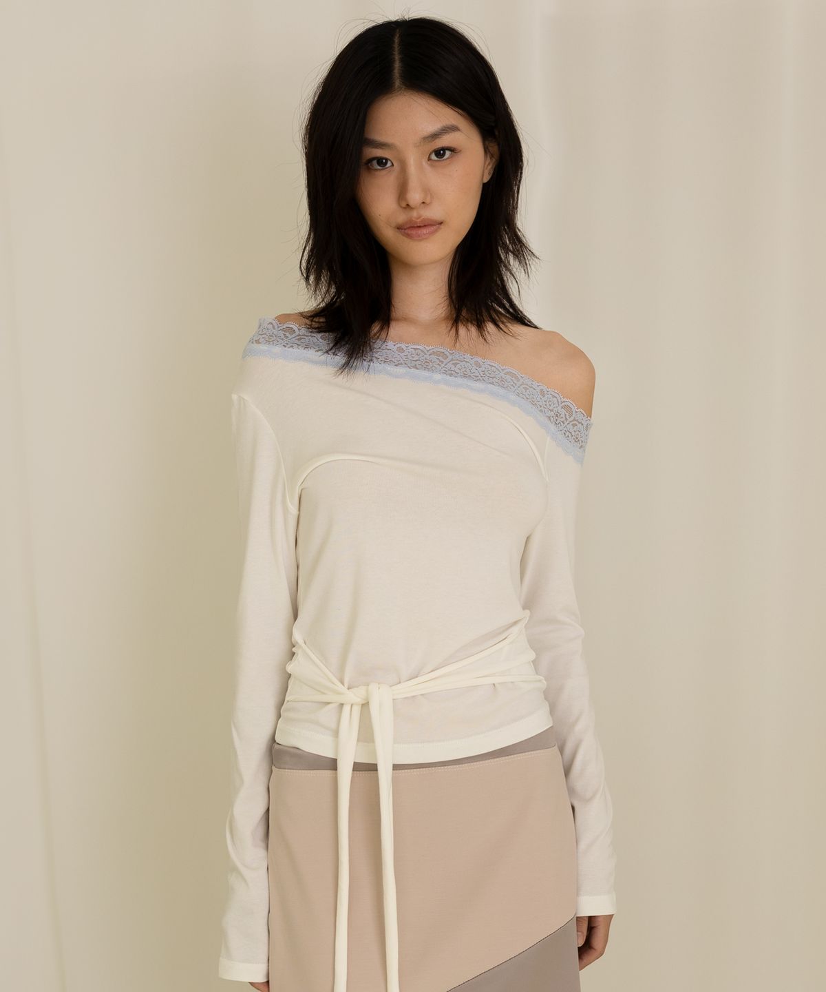 라이라이(LYELYE) Lace Off-shoulder Tie Top [Ivory]
