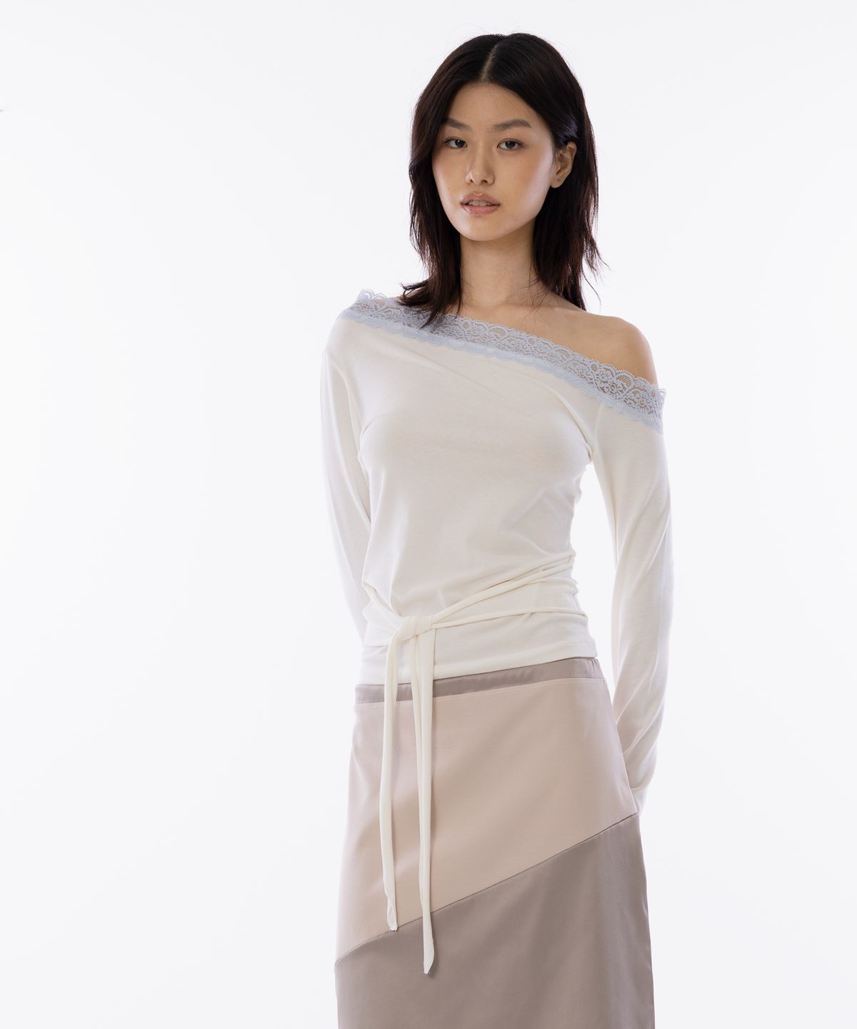 라이라이(LYELYE) Lace Off-shoulder Tie Top [Ivory]