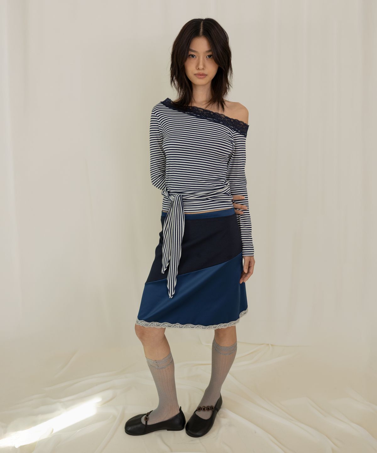 라이라이(LYELYE) Satin Lace-Trimmed Skirt [Teal]