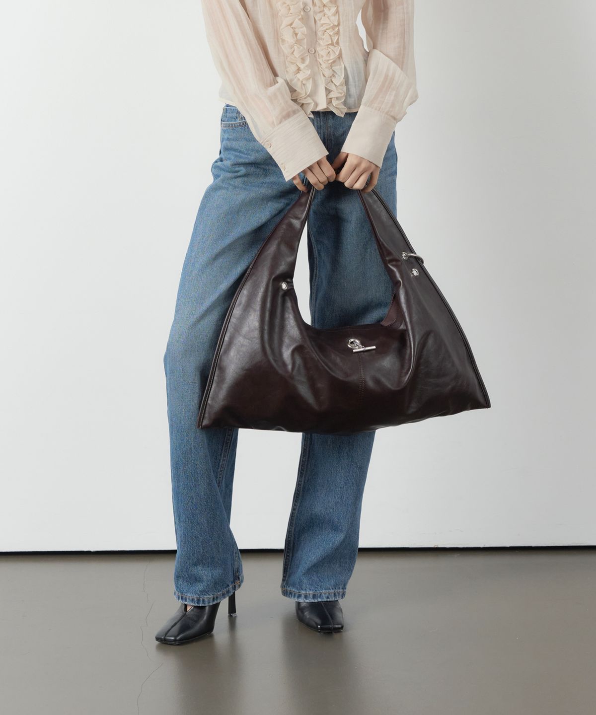 아포이(AFOYE) Pillow bag_brown(브라운)