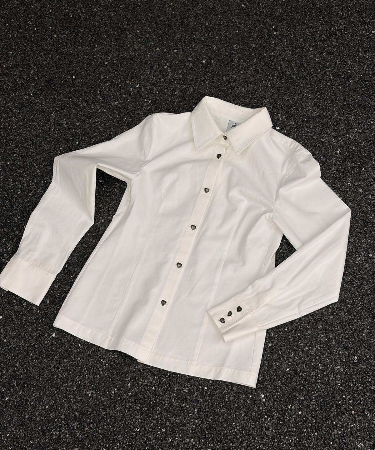 해빙(HAEBING) Heart Shaped Button-Up Shirt