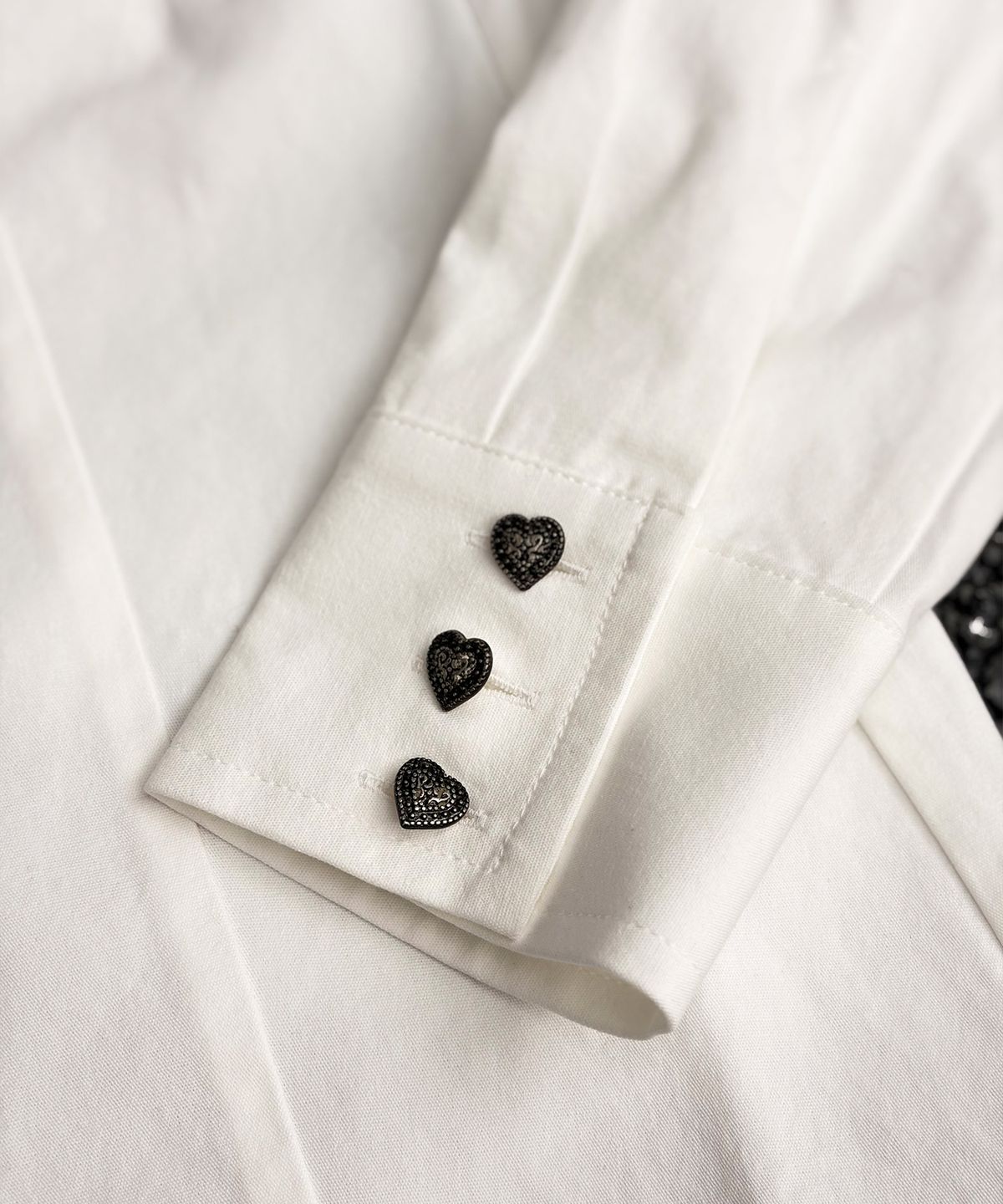 해빙(HAEBING) Heart Shaped Button-Up Shirt