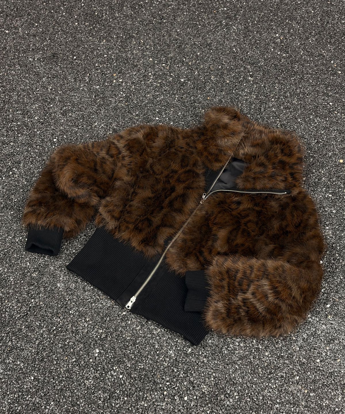해빙(HAEBING) Half-Rib Leopard Fur Jacket