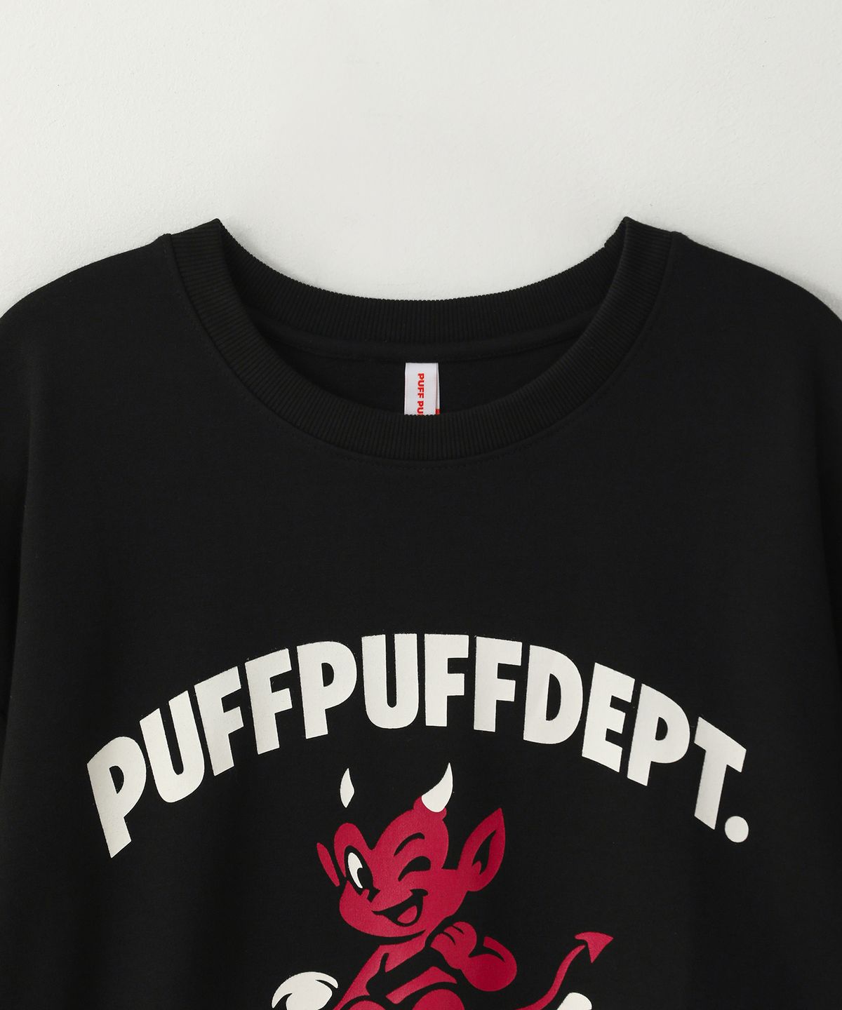 퍼프퍼프뎁트(PUFF PUFF DEPT) HELLASOFT 스웨트셔츠 BLACK