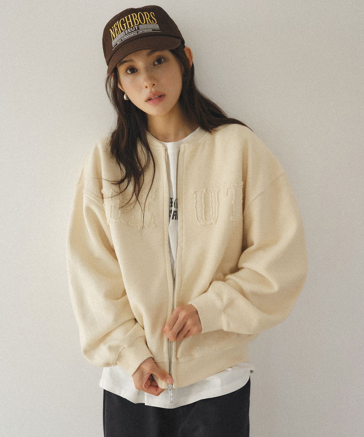 이우트(EEUT) EEUT APPLIQUE SWEAT ZIP UP / CREAM