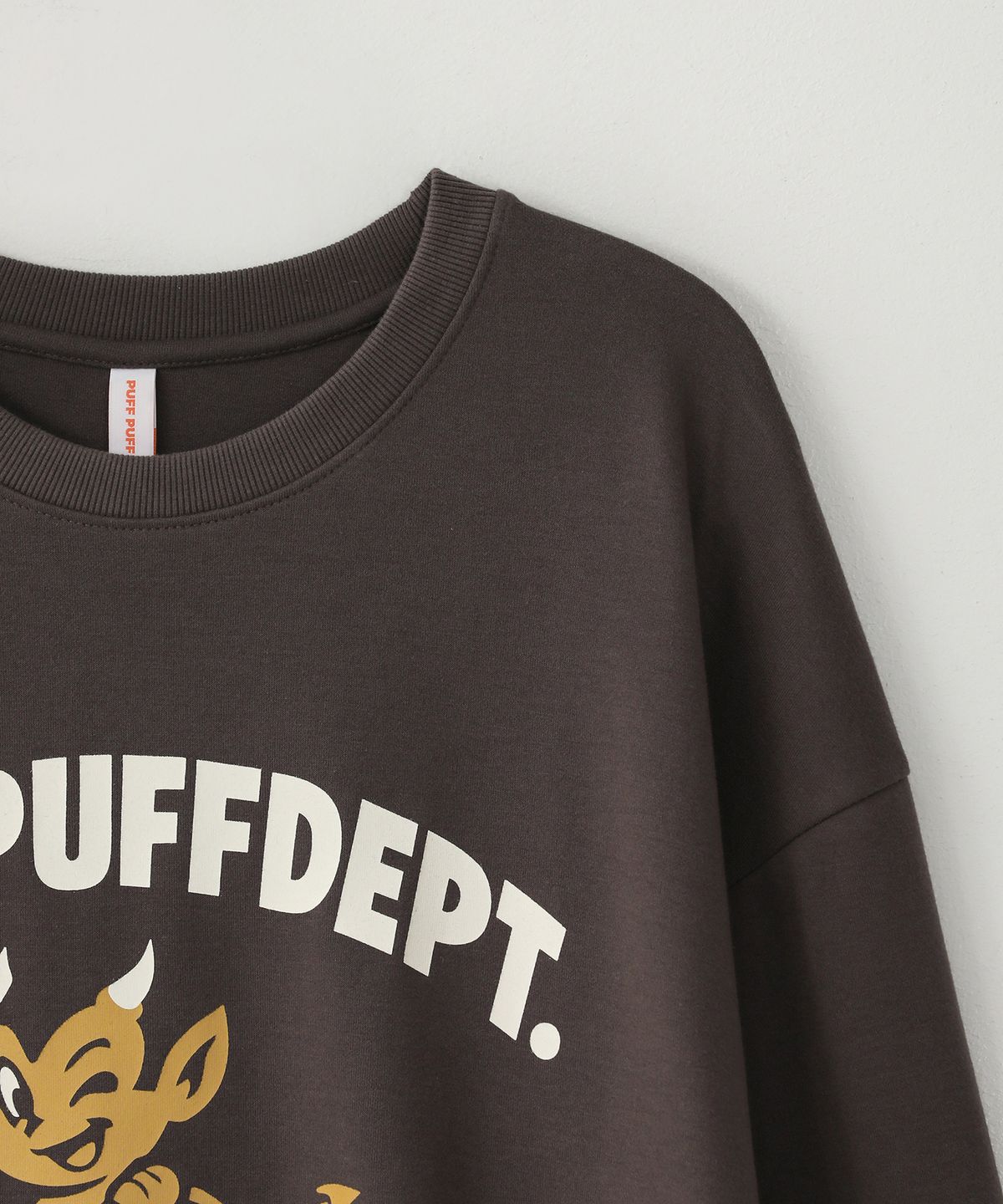 퍼프퍼프뎁트(PUFF PUFF DEPT) HELLASOFT 스웨트셔츠 BROWN