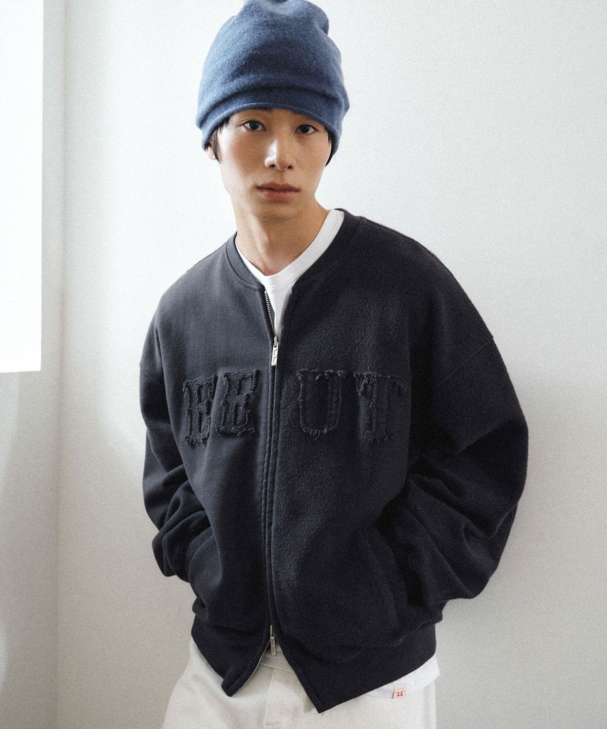 이우트(EEUT) EEUT APPLIQUE SWEAT ZIP UP / CHARCOAL
