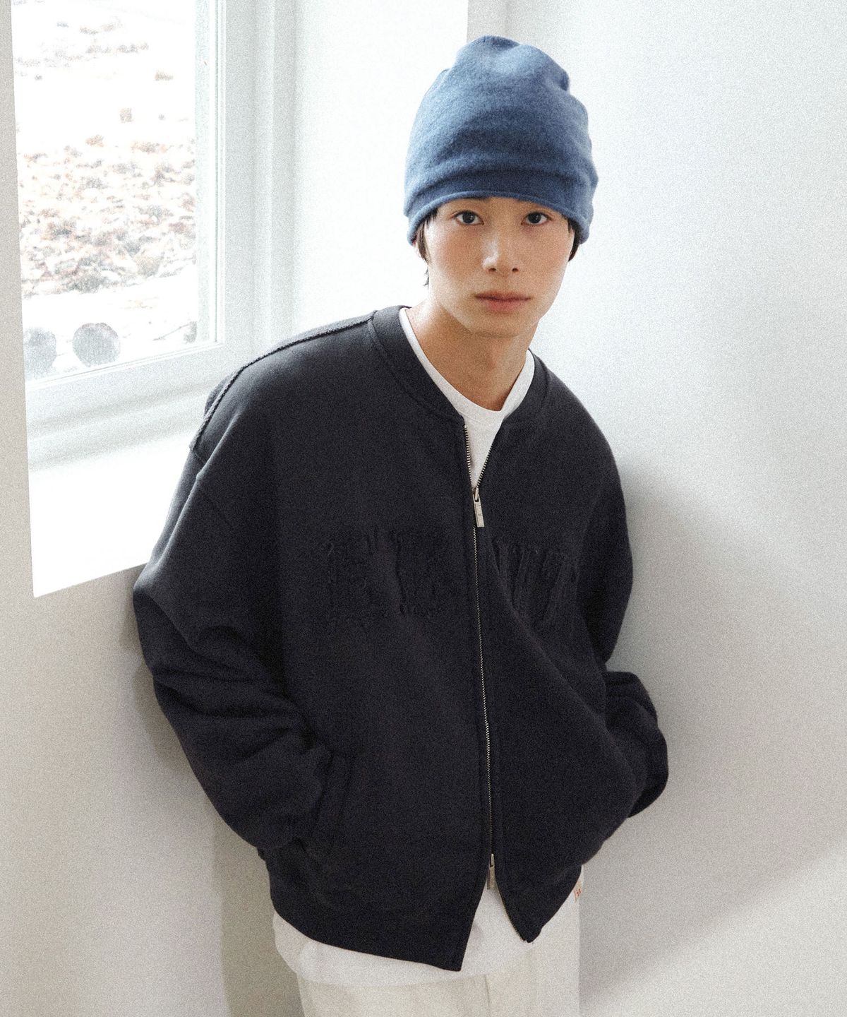이우트(EEUT) EEUT APPLIQUE SWEAT ZIP UP / CHARCOAL