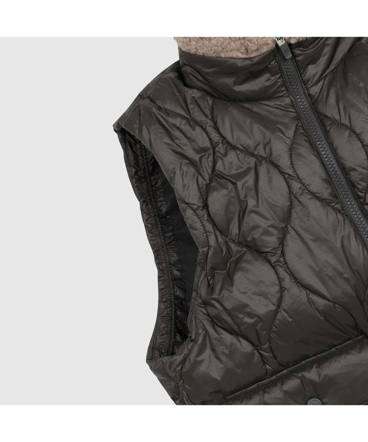 골든베어(GOLDEN BEAR) (여성) Back Graphic Quilted Vest G5VAW26201GRX