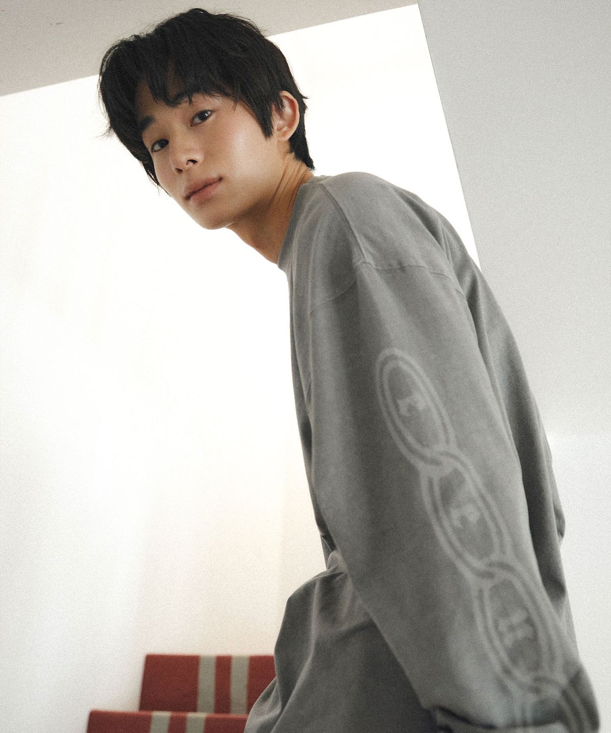 이우트(EEUT) JUST EEUT WASHED LONG SLEEVE / CHARCOAL