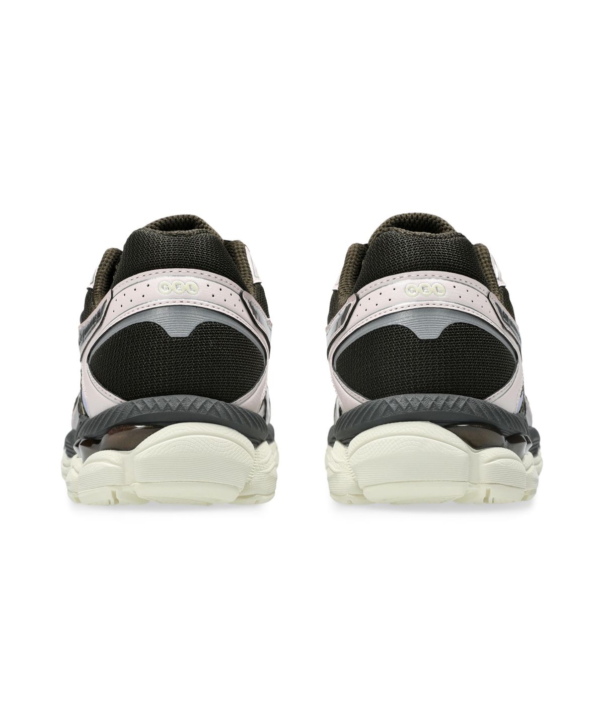 아식스(ASICS) 젤 큐뮬러스 16 - 블랙 커피:퓨어 실버 / 1203A733-202