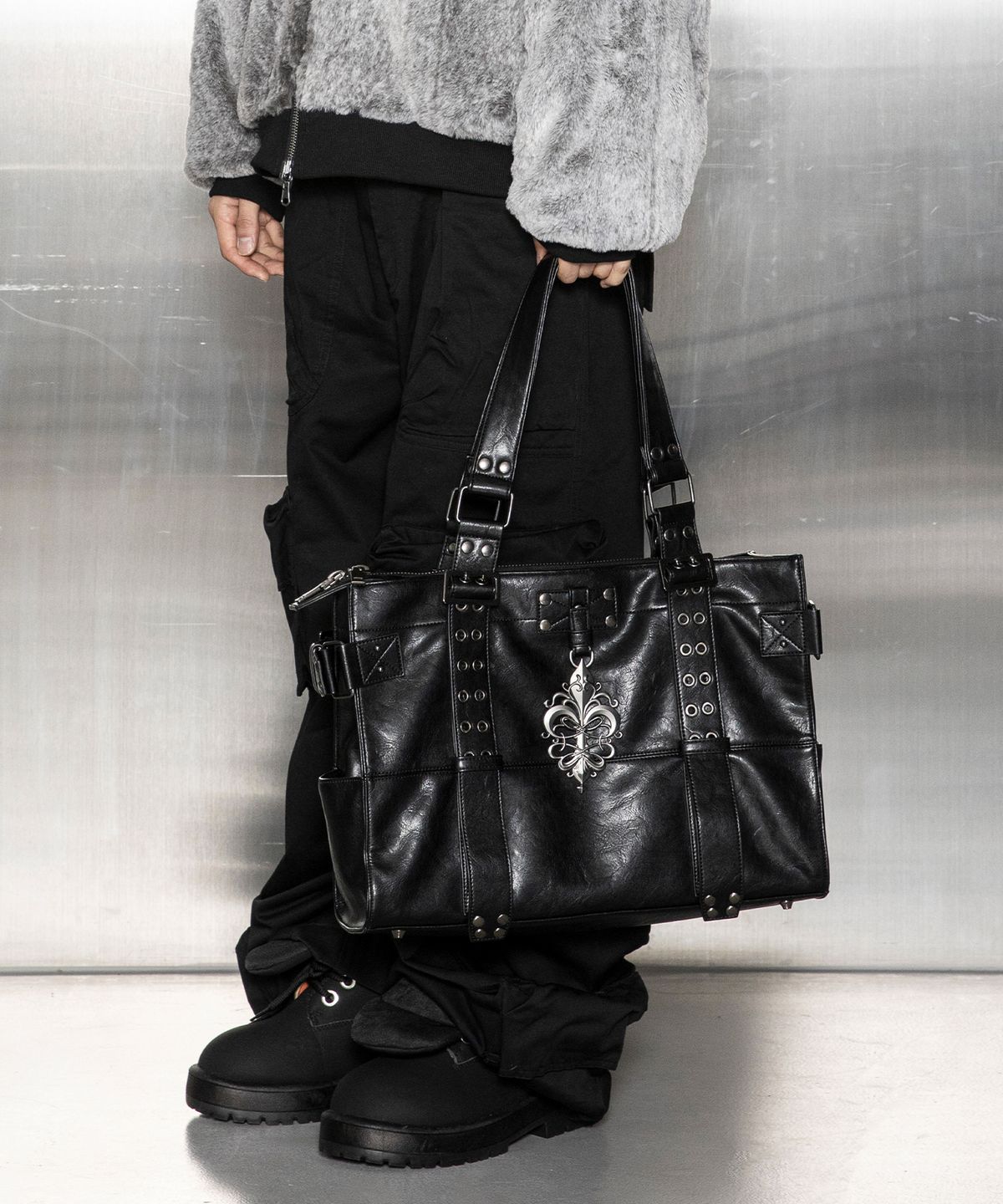글랙(GLACK) GBOB001 누아 드 리스 백 참 숄더백 G26IB8001BK (BLACK)