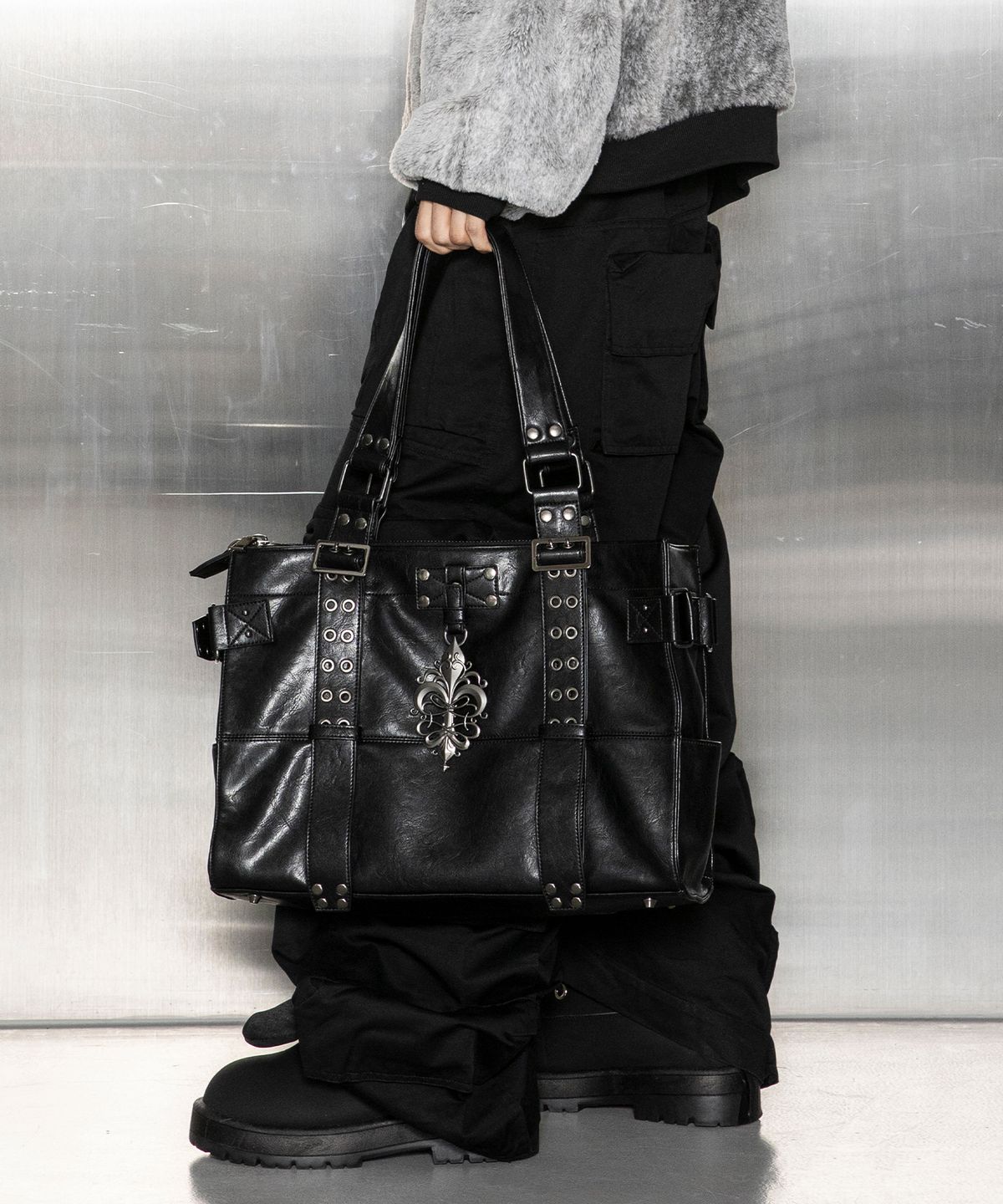 글랙(GLACK) GBOB001 누아 드 리스 백 참 숄더백 G26IB8001BK (BLACK)