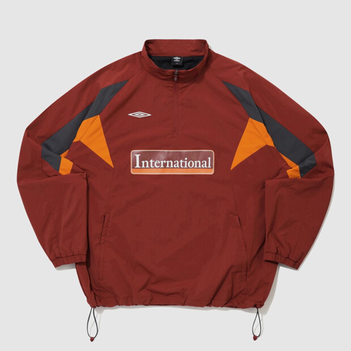 엄브로(UMBRO) 아이코닉 웜업 스탠넥 아노락 레드 UR321SWT99