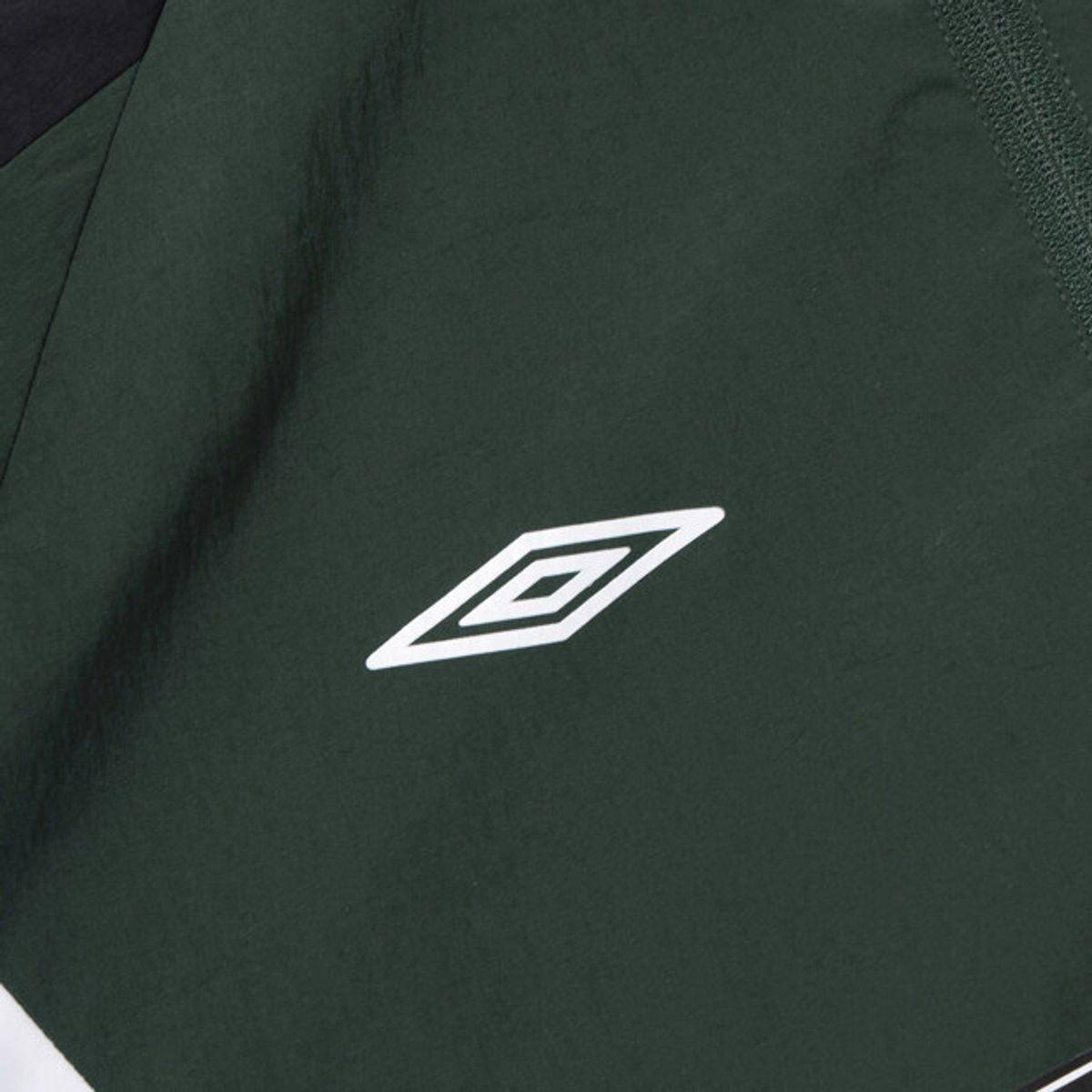 엄브로(UMBRO) 아이코닉 웜업 스탠넥 아노락 그린 UR321SWT99