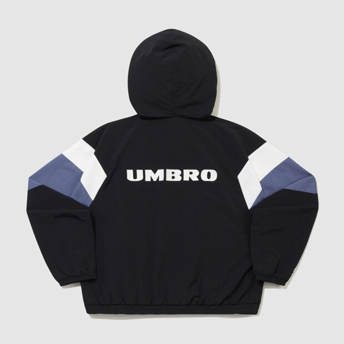 엄브로(UMBRO) 더비클럽 컬러블럭 후드형 아노락 블랙 UR324CWT95