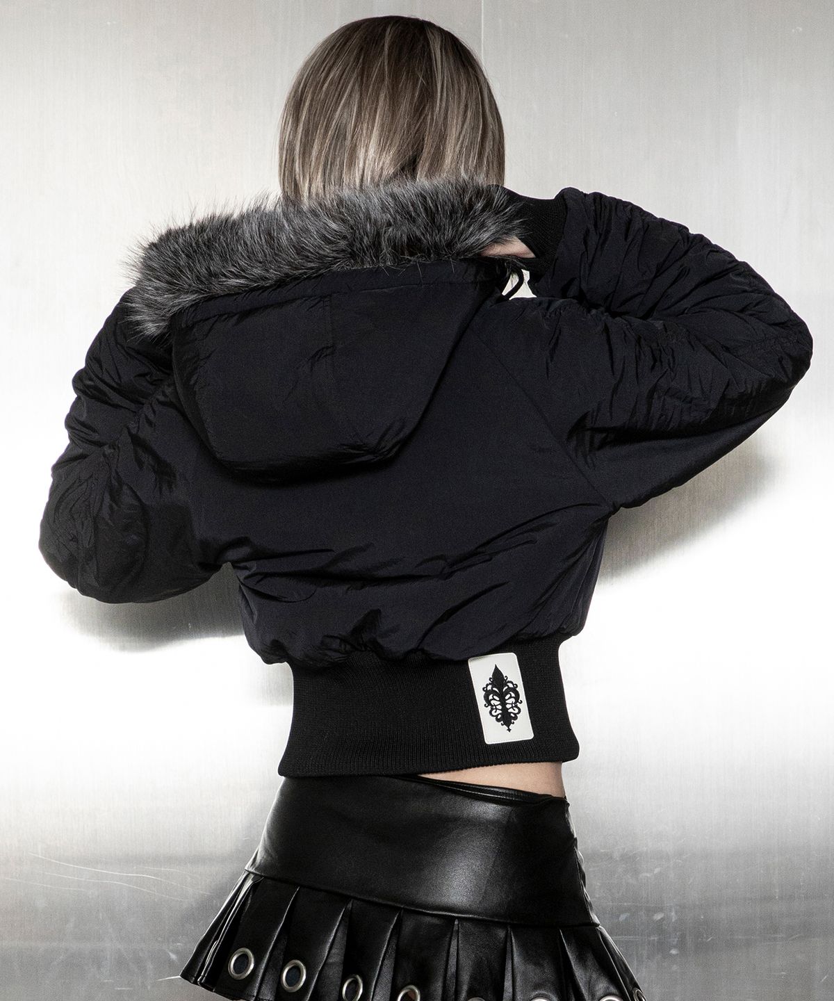 글랙(GLACK) GBOJ001 토글 후디드 크롭 패딩 숏 파카 G26OH007BK (BLACK)