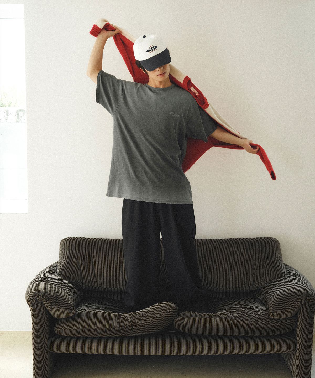 이우트(EEUT) EEUT BALLON SWEATPANTS / BLACK