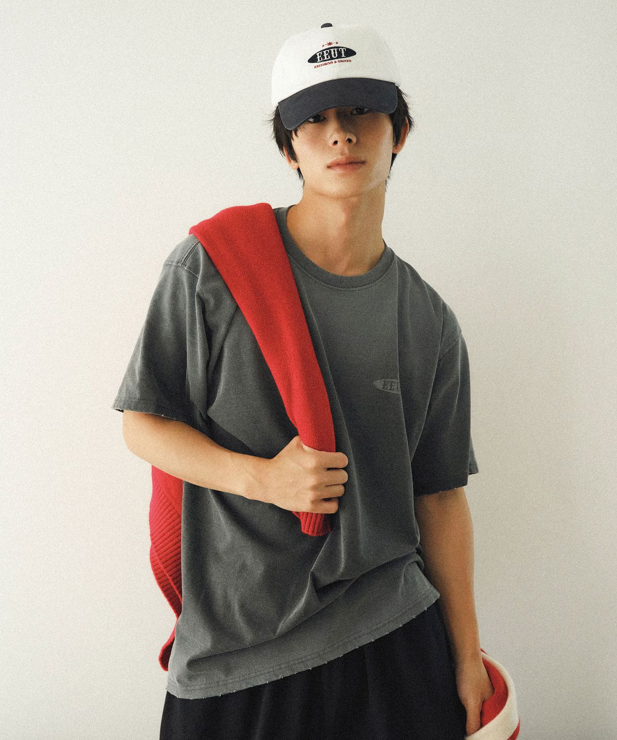 이우트(EEUT) EEUT BALLON SWEATPANTS / BLACK