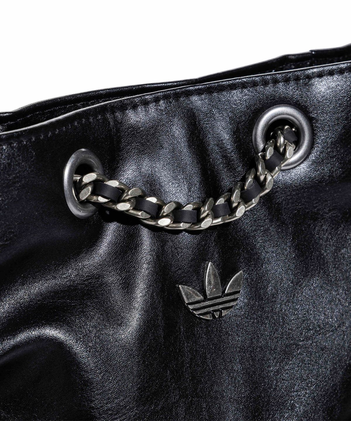 아디다스(ADIDAS) 여성용 클래식 스포츠 숄더 백 - 블랙 / KW4750