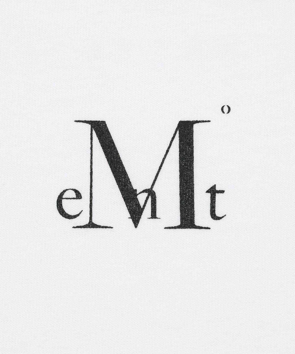 무센트(MUCENT) 에센셜 백로고 롱 슬리브 티 (2컬러)