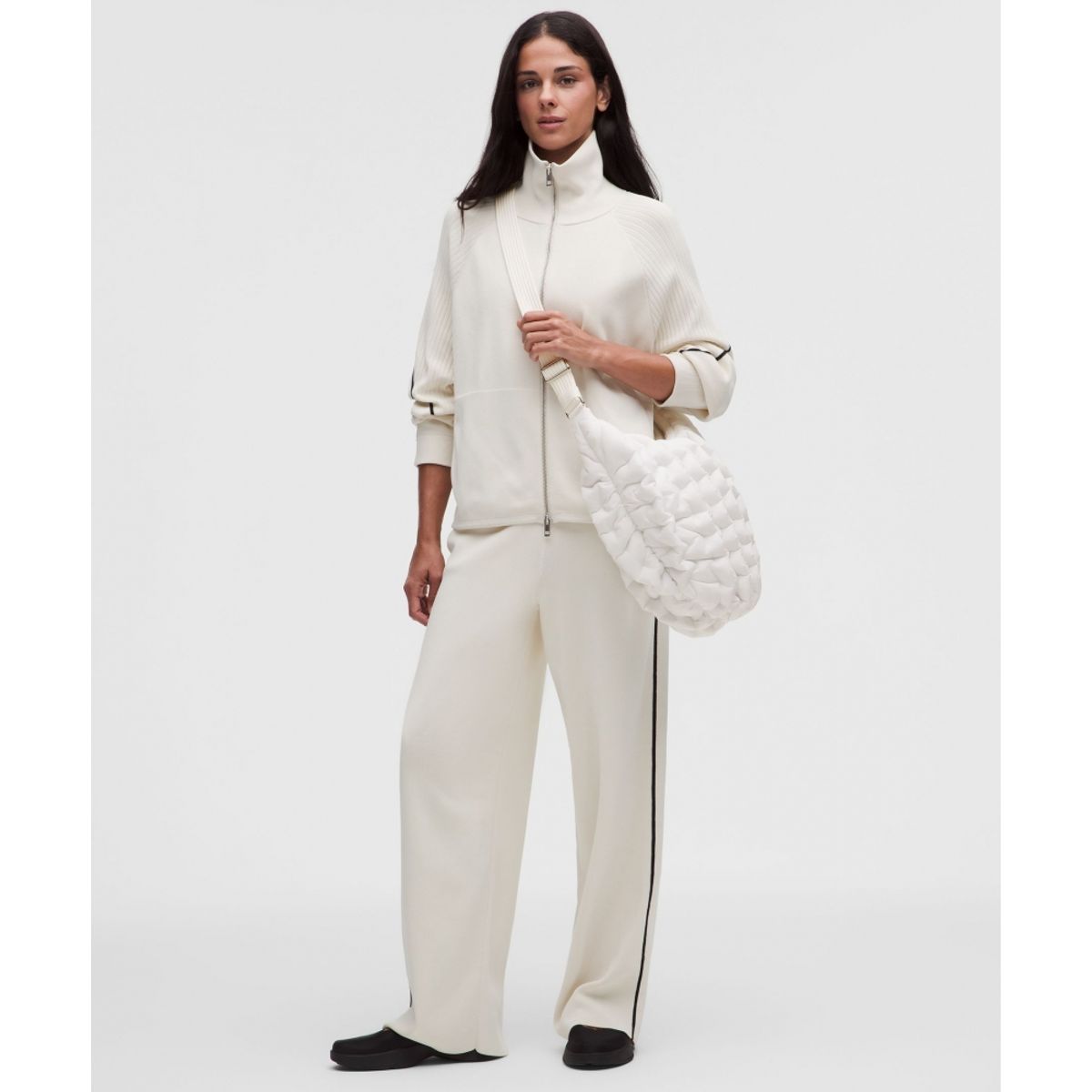 룰루레몬(LULULEMON) 퀼티 퍼프 숄더백 14L  WHT SLVR