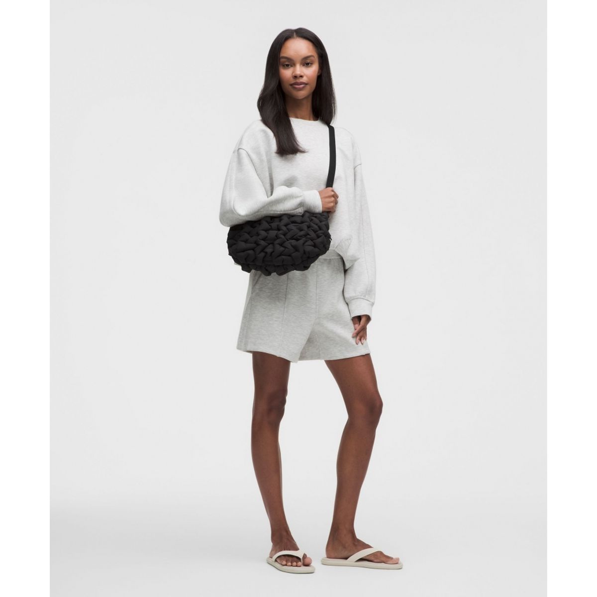 룰루레몬(LULULEMON) 퀼티 퍼프 크로스바디 백 4.7L  BLK SLVR
