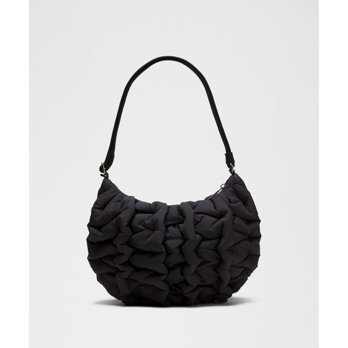 룰루레몬(LULULEMON) 퀼티 퍼프 크로스바디 백 4.7L  BLK SLVR
