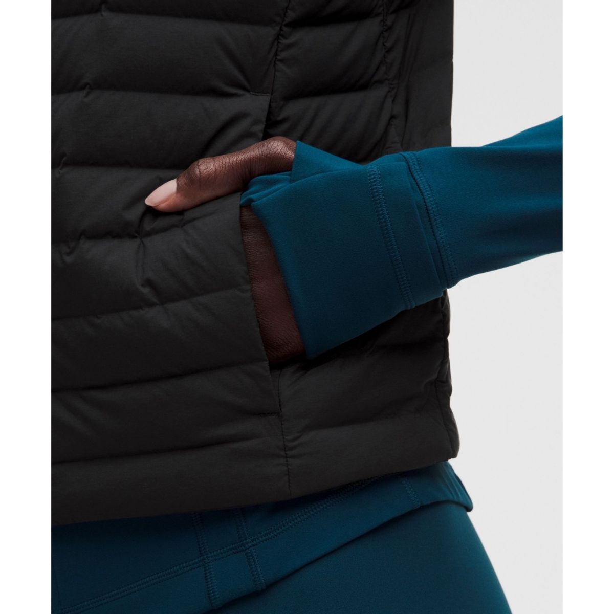 룰루레몬(LULULEMON) 다운 앤 어라운드 베스트  BLK