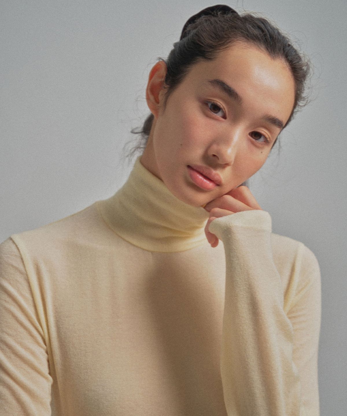 망고매니플리즈(MANGO MANY PLEASE) SHEERLY TURTLE TEE_LIGHT YELLOW
