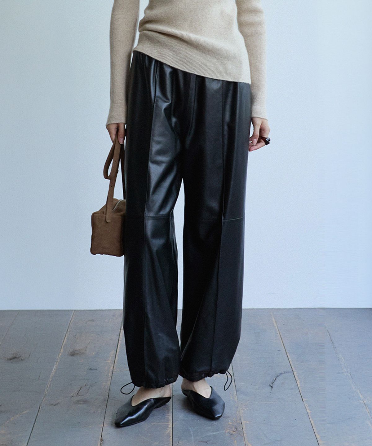 베르데마르(VERDEMAR) Lambskin Drawstring Wide Pants