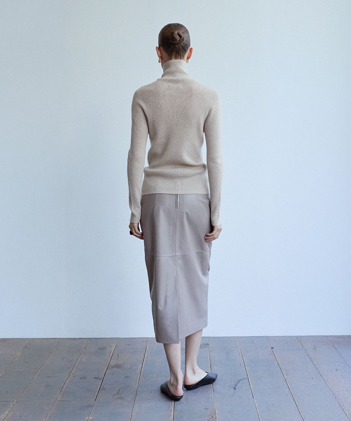 베르데마르(VERDEMAR) Lambskin Straight midi Skirt_Mist Taupe