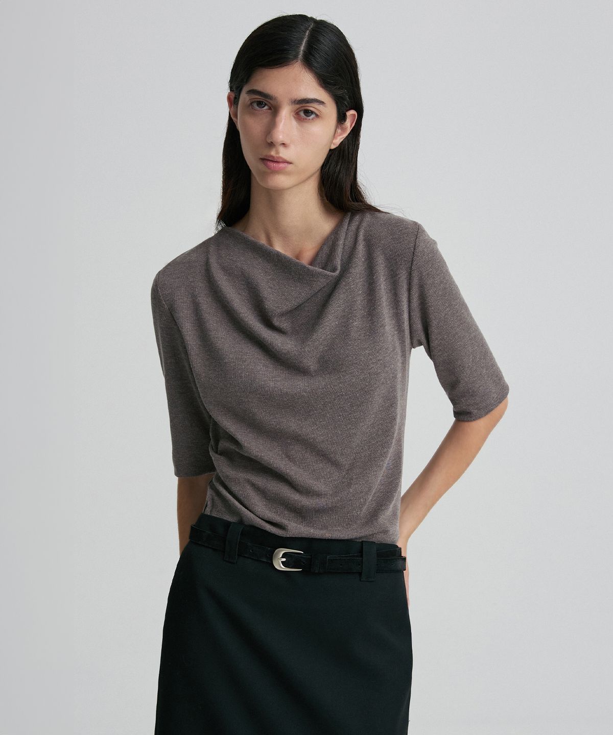 리이(RE RHEE) COWL-NECK HALF-SLEEVE TOP MOCHA