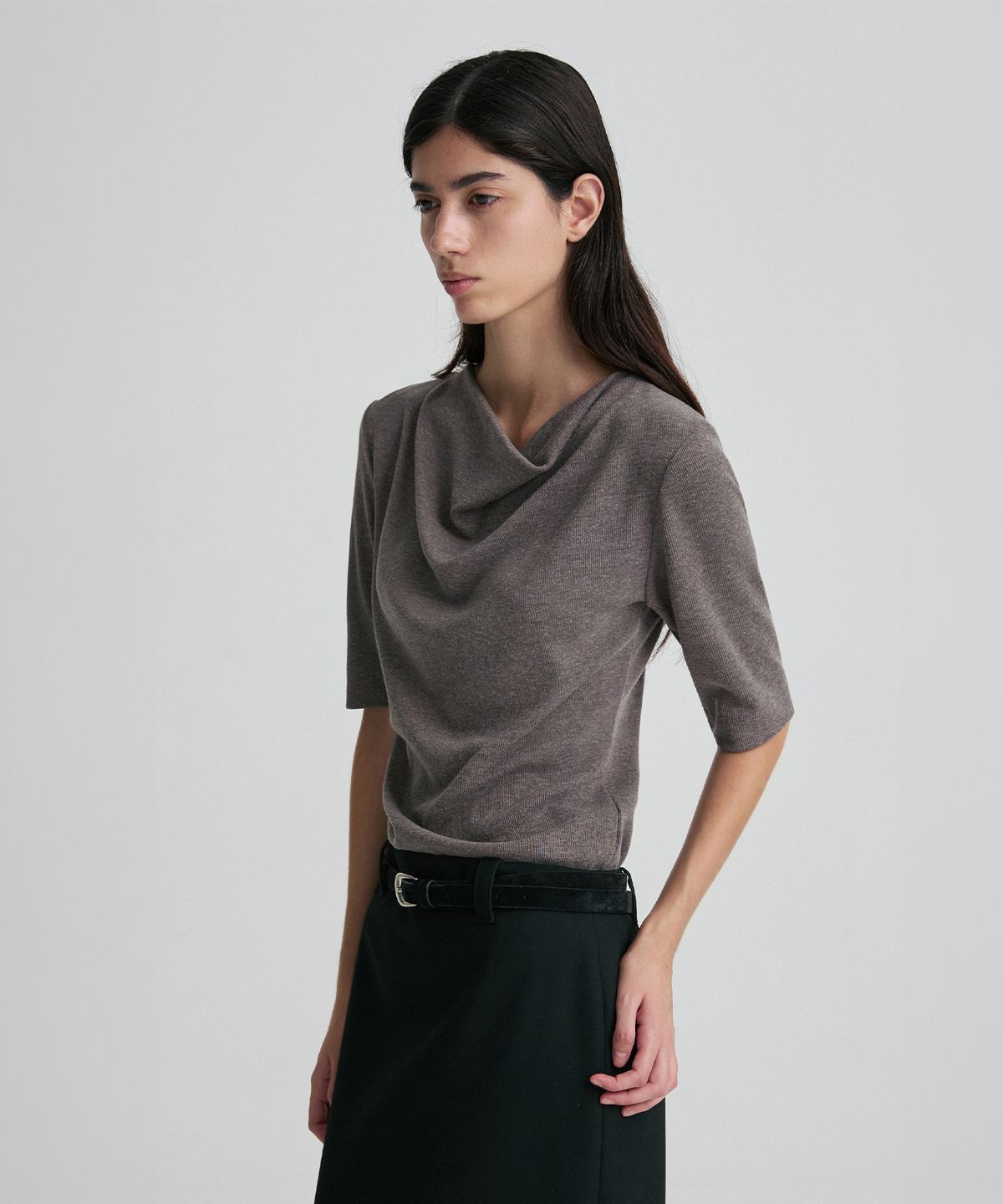리이(RE RHEE) COWL-NECK HALF-SLEEVE TOP MOCHA