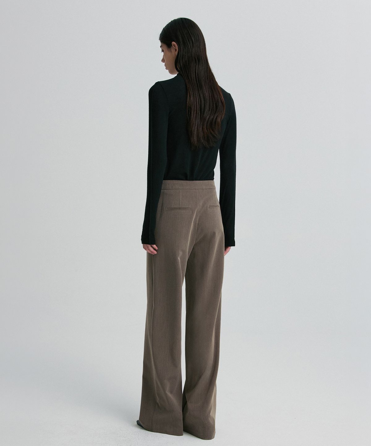 리이(RE RHEE) ASYMMETRIC ZIP TROUSERS HAZELNUTS