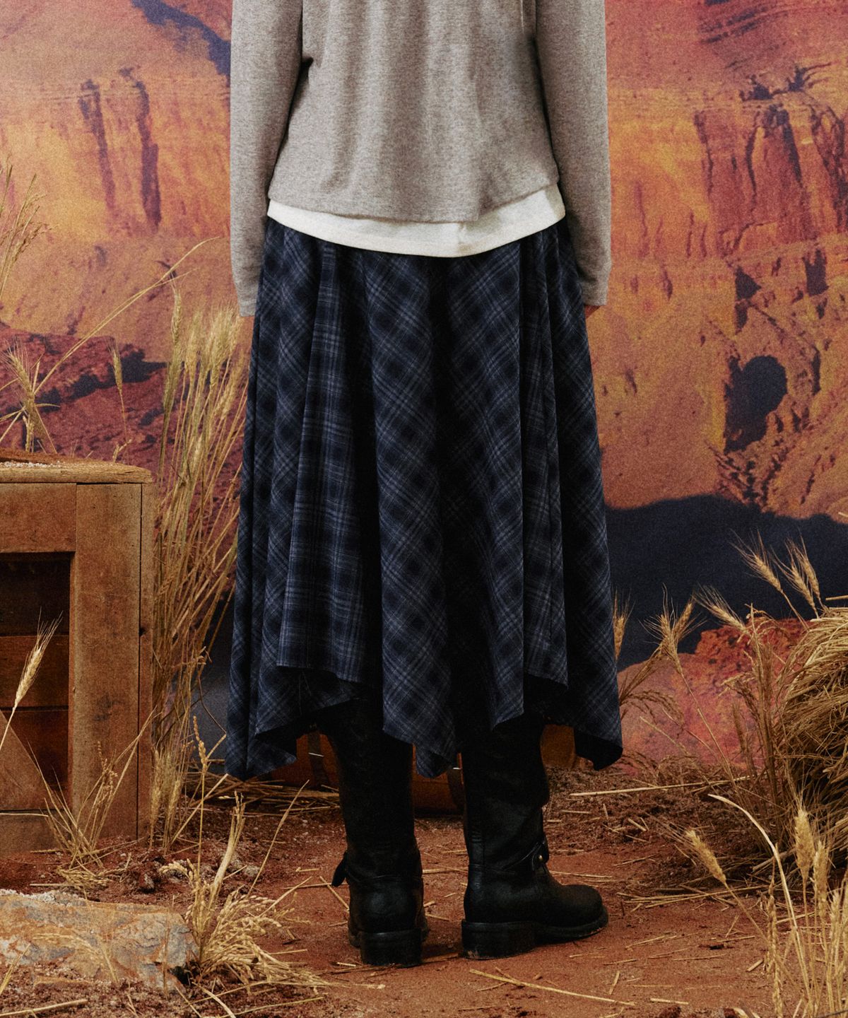 망고매니플리즈(MANGO MANY PLEASE) DINDEE FLARE SKIRT_NAVY