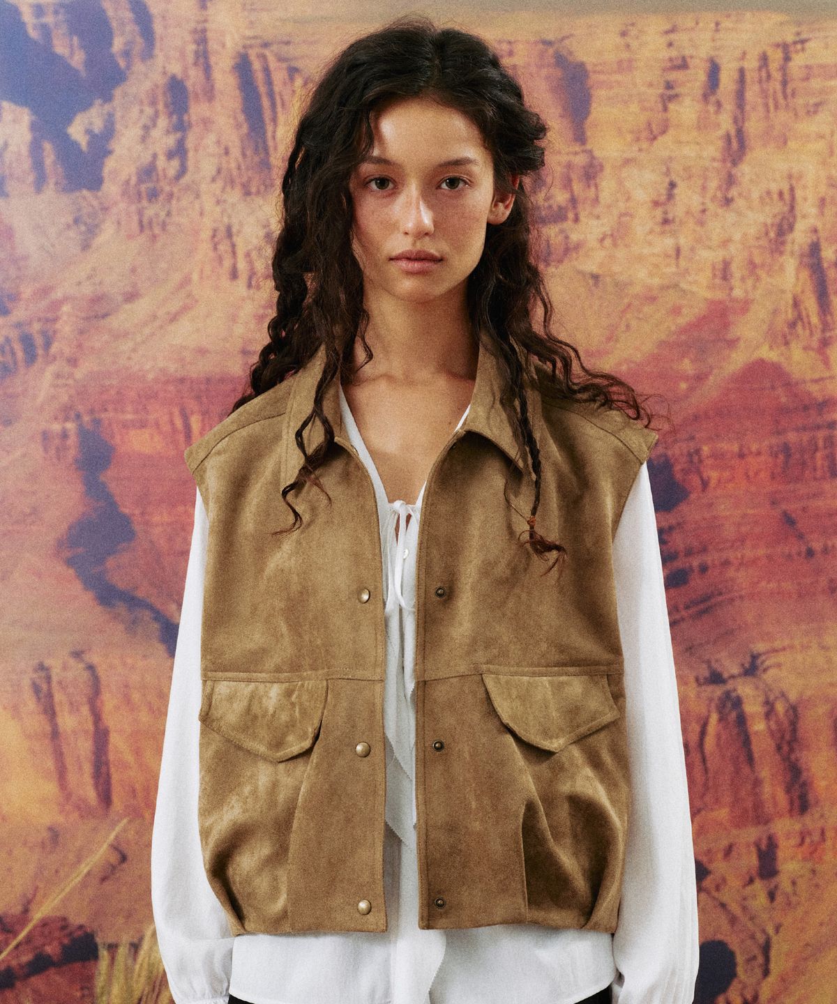 망고매니플리즈(MANGO MANY PLEASE) CAJU SUEDE VEST_KHAKI BEIGE